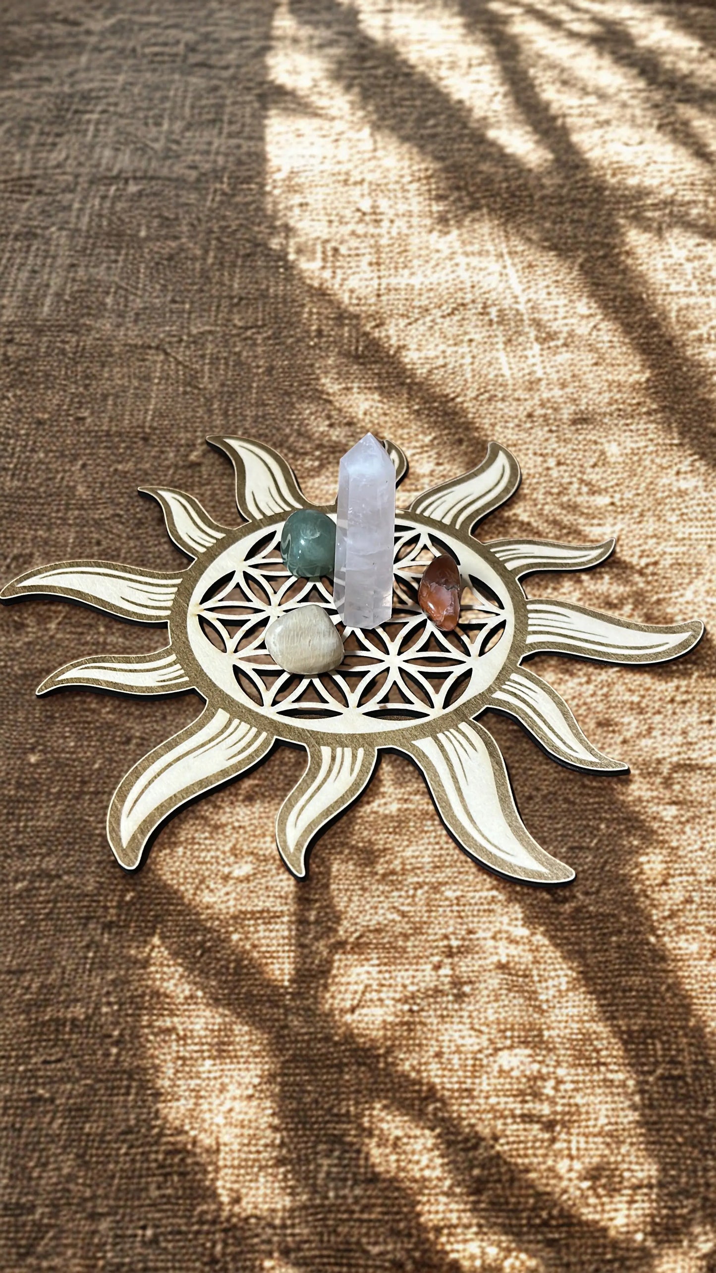 Plateau Fleur de Vie Soleil en bois – 22 cm Le Bois Elégant