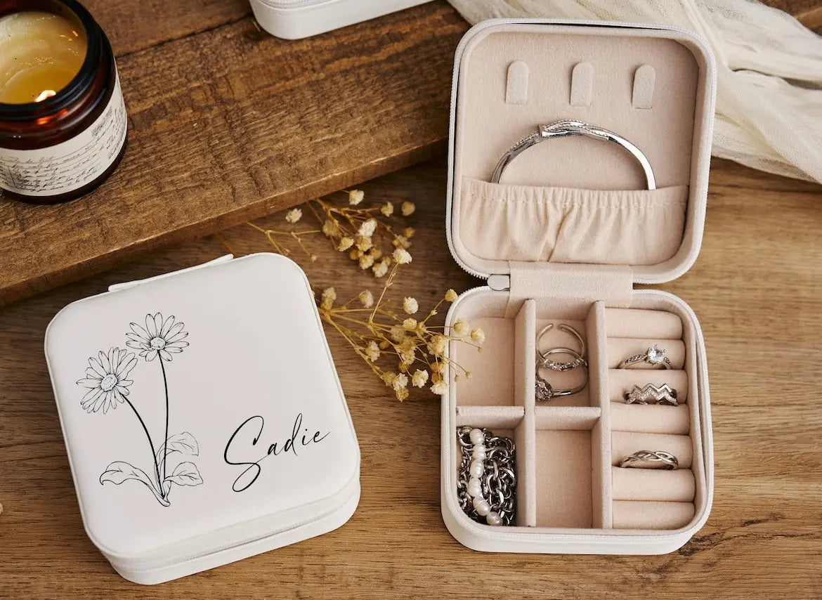 Boîte à bijoux personnalisée – Blanche ou Rose Le Bois Elégant