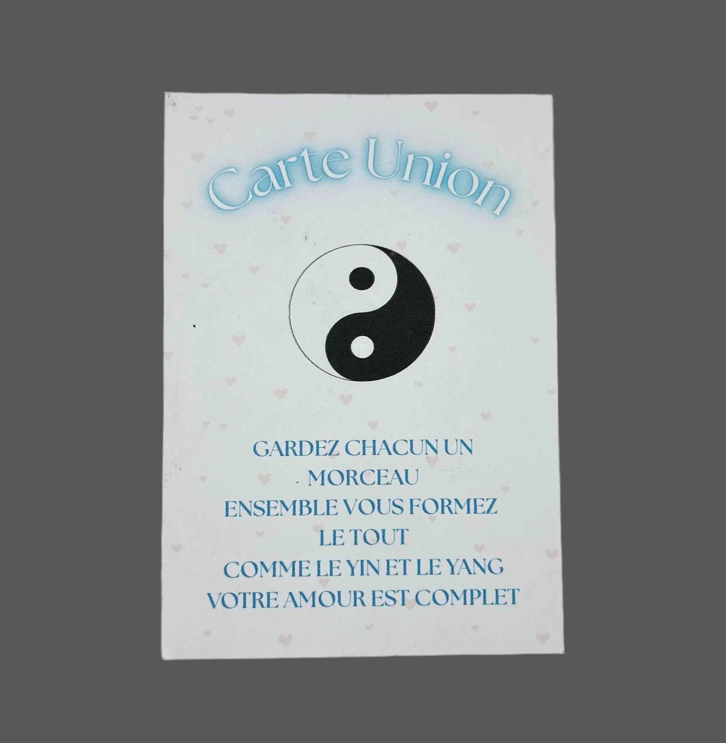 Carte Union en bois avec design élégant, fabriquée par Le Bois Elégant, montrant une finition soignée et un motif artistique.