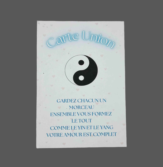 Carte Union en bois avec design élégant, fabriquée par Le Bois Elégant, montrant une finition soignée et un motif artistique.