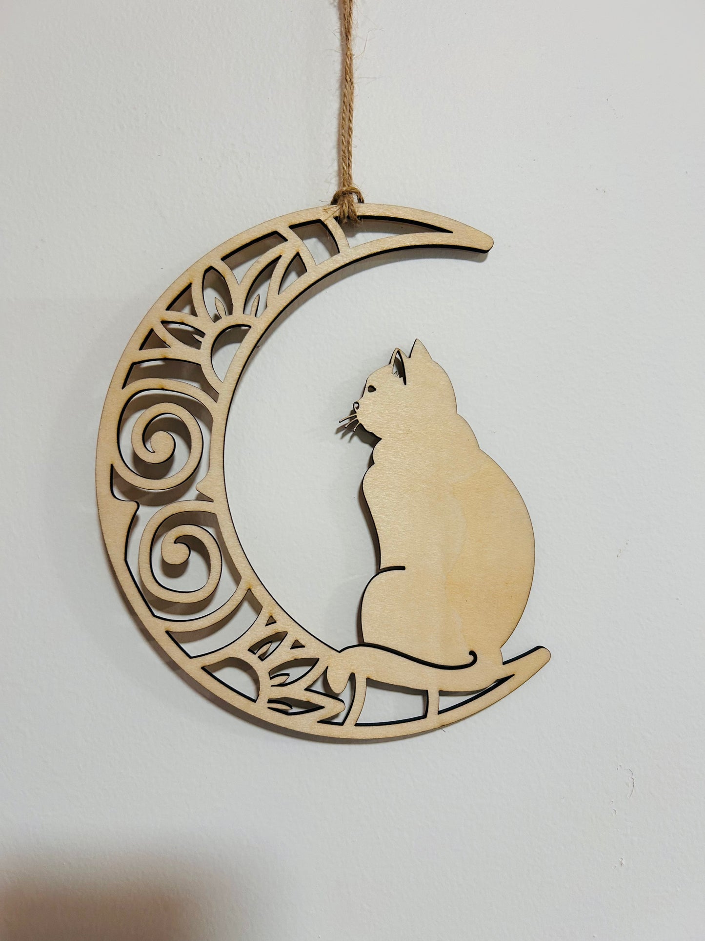 Suspension Murale Bois – Chat sur Croissant de Lune Le Bois Elégant