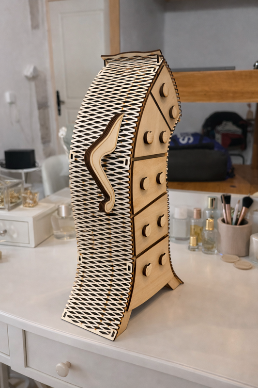 Décoration Plumette de Le Bois Elégant, chiffonnier élégant en bois avec détails décoratifs, pour embellir votre intérieur.