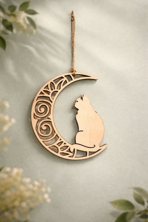 Suspension murale en bois Chat & Lune de Le Bois Elégant, décoration en bois avec motif de chat et lune, design élégant.