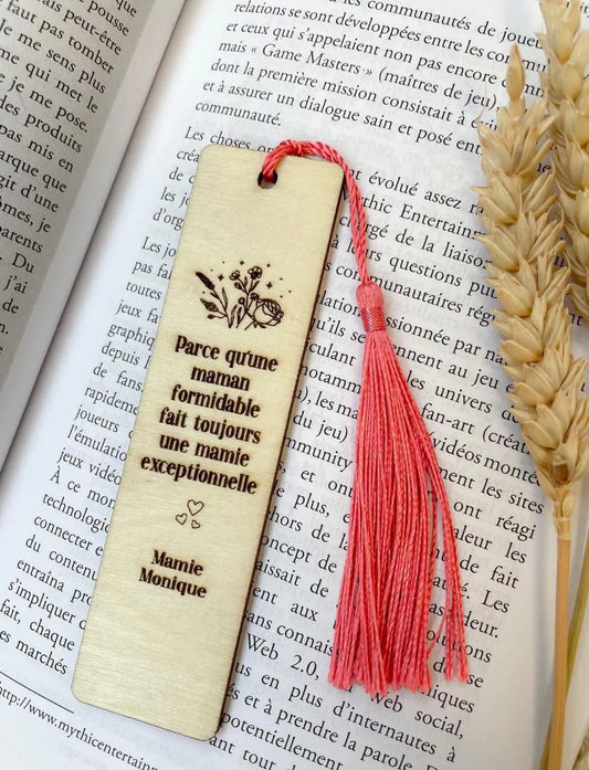 Marque page bois personnalisable de Le Bois Elégant, orné d'une citation touchante pour une maman exceptionnelle, parfait pour une occasion spéciale. Livraison offerte.