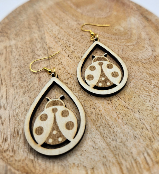 Boucles Coccinelle Chanceuse, détail du motif gravé