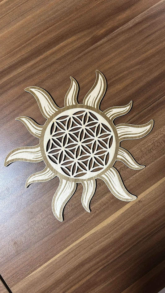 Plateau Fleur de Vie Soleil en bois de 22 cm de la marque Le Bois Elégant, avec motif gravé en forme de soleil.