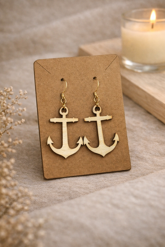 Boucles d'oreilles en forme d'ancre marine en métal, créoles élégantes par Le Bois Elégant, parfaites pour un style nautique.