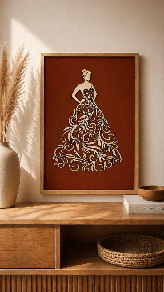 Robe de Bois de la marque Le Bois Elégant, décoration en bois élégante avec détails sculptés, vue en gros plan.