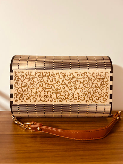Arrière du sac à main en bois Morghane de Le Bois Elégant, mettant en avant le design élégant et artisanal de cette pièce unique en bois.