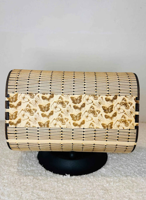 Sac en forme de papillon de la marque Le Bois Elégant, création artisanale en bois, visible en détail