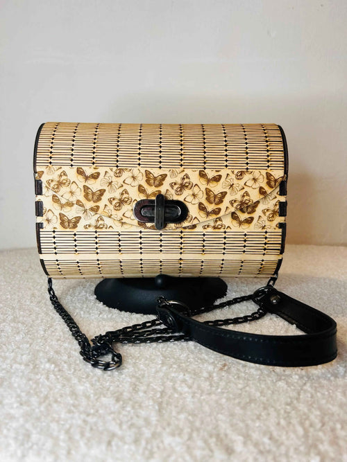 Sac en forme de papillon de la marque Le Bois Elégant, vue en gros plan avec détails et finition élégante.