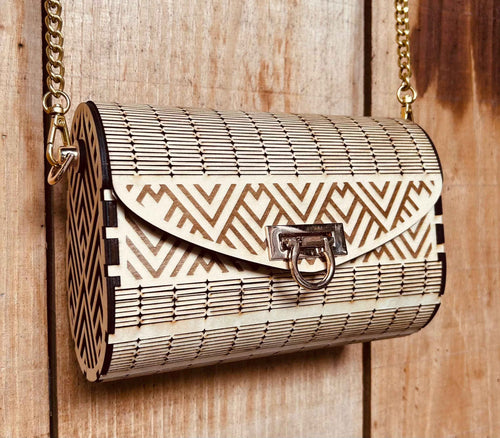 Sac en bois Ella de Le Bois Élégant, élégant et naturel, avec détails en bois finement travaillé sur fond clair.