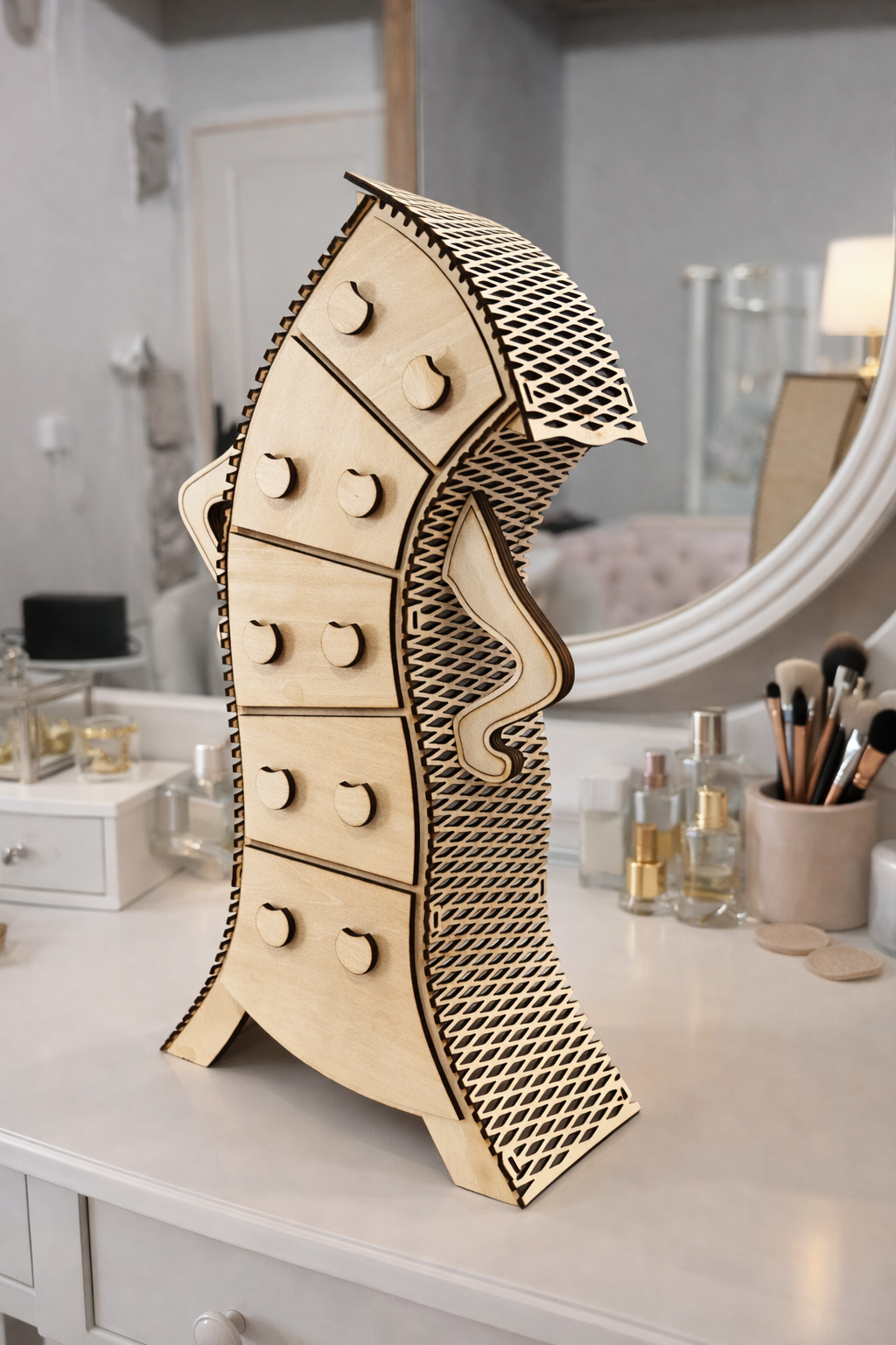 Chiffonnier de décoration Plumette en bois par Le Bois Elégant, avec détails en bois clair et design élégant.