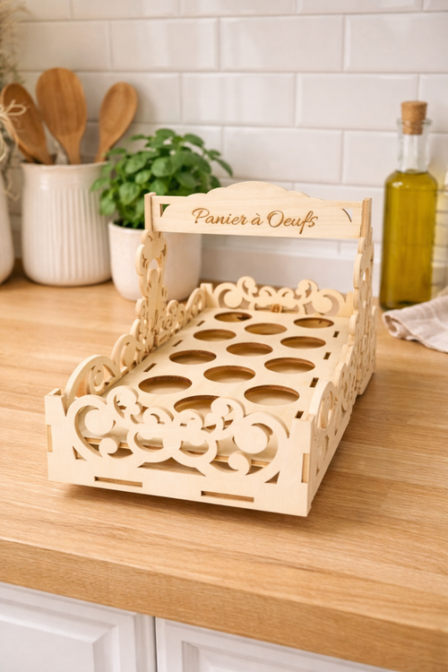 Panier à œufs en bois de la marque Le Bois Elégant, élégant et pratique pour ranger et transporter des œufs.