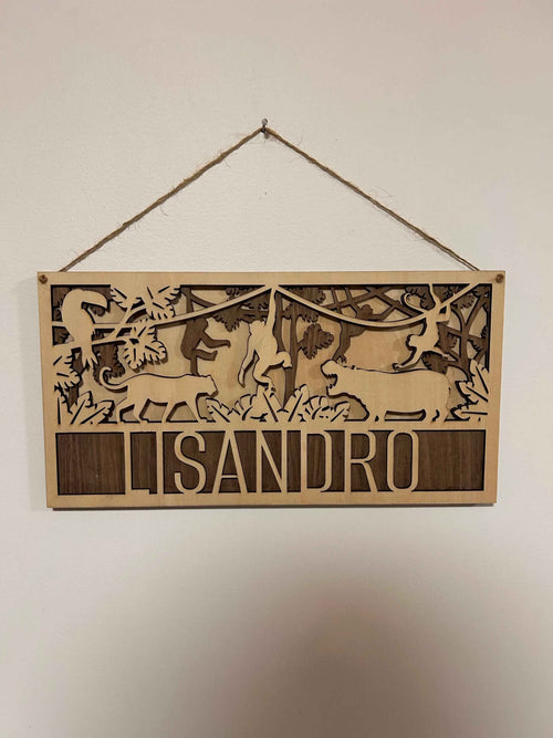 Panneau prénom personnalisé en bois de Le Bois Elégant, avec inscription gravée, parfait pour décoration intérieure.