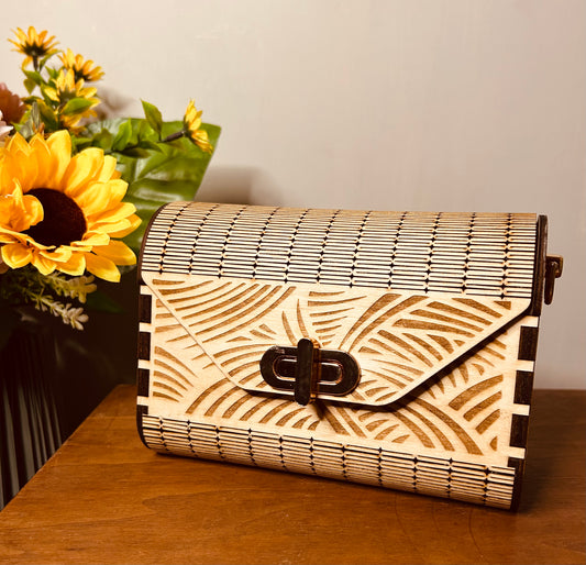 Sac en bois artisanat Alex de Le Bois Élegant, affichant un superbe motif tribal. Admirez ce sac en bois artisanat, un vrai choix d'artisan, ARTISANAT, Sac en bois.