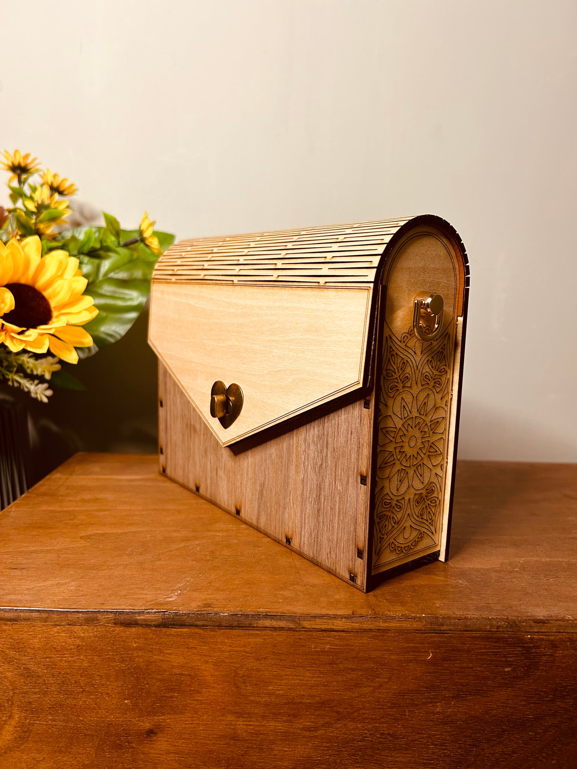 Sac en bois Ophélie de Le Bois Elégant avec un design élégant et une ouverture arrondie pour un style distinctif. Artisan, ARTISANAT, Sac en bois.