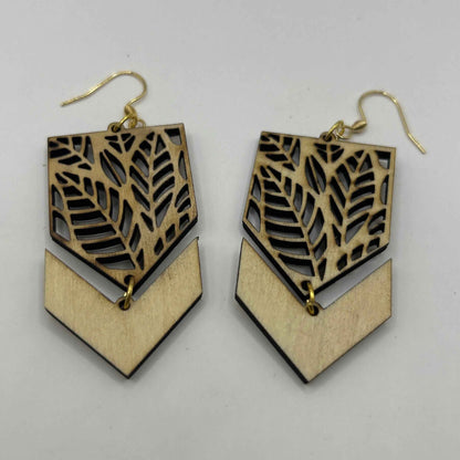 Feuillage graphique en bois de la marque Le Bois Elégant, motif moderne et élégant pour décoration intérieure.