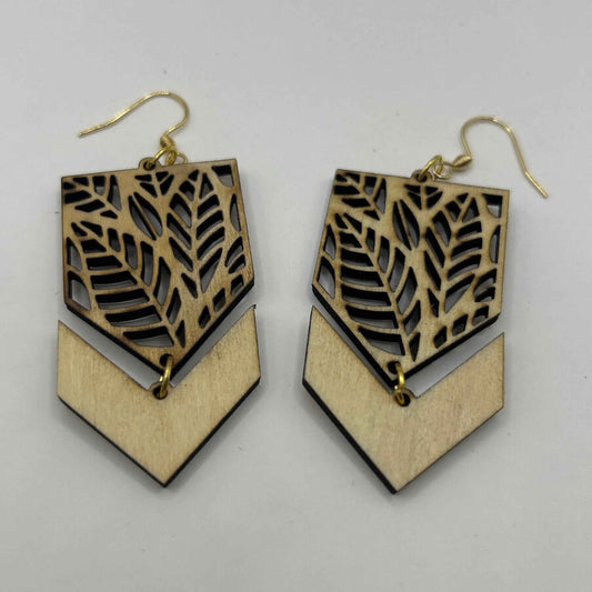 Feuillage graphique en bois de la marque Le Bois Elégant, motif moderne et élégant pour décoration intérieure.
