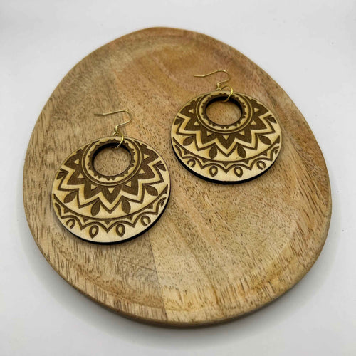 Table en bois Inti de Le Bois Elégant, surface en bois clair avec finitions élégantes et design moderne.