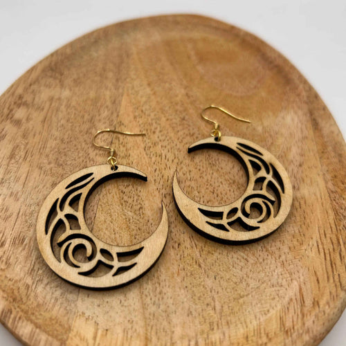 Boucles d'oreille Lunara en bois de Le Bois Elégant, finition soignée avec détails raffinés, vu de face