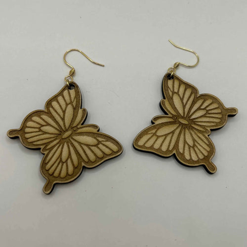Papillons en bois de la marque Le Bois Elégant, décoration artisanale avec motifs de papillons colorés.