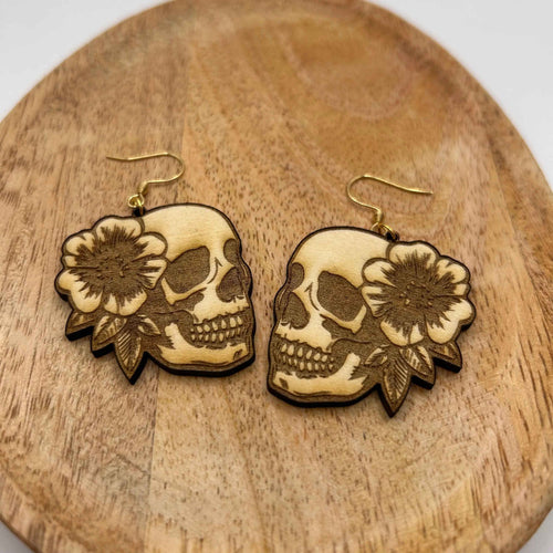 Boucle d'Oreille  Rebelle Éternelle de Le Bois Elégant création artisanale sur fond bois