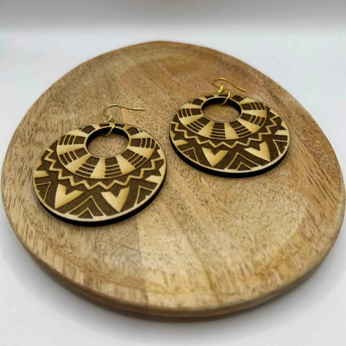 Boucle D'oreille Tikal en bois élégant de la marque Le Bois Elégant, vue de face 