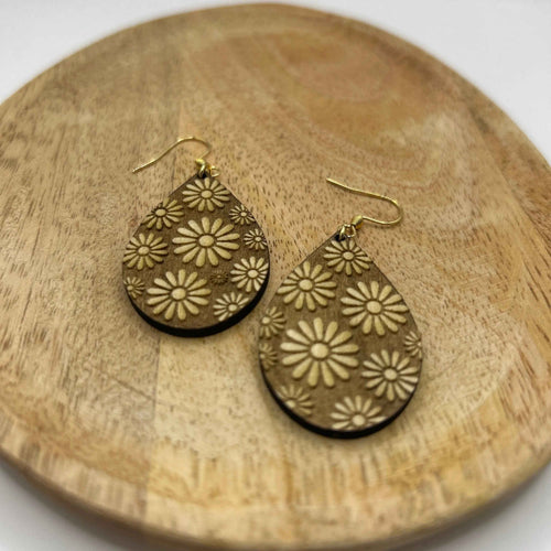 Fleurs vintage Daisy de Le Bois Elégant, motif floral délicat sur un accessoire ou vêtement, en style rétro élégant.