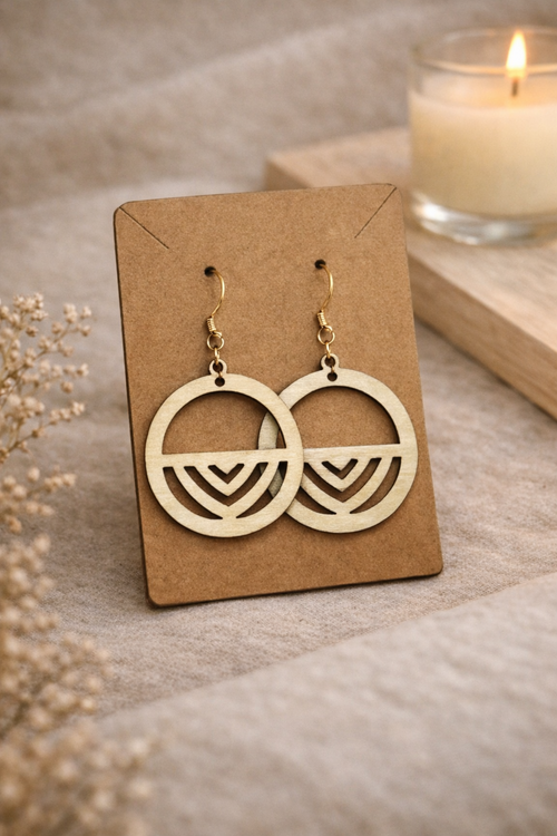 Boucles d'oreilles Éclat Graphique en bois de la marque Le Bois Elégant, avec motif géométrique moderne et finition élégante.