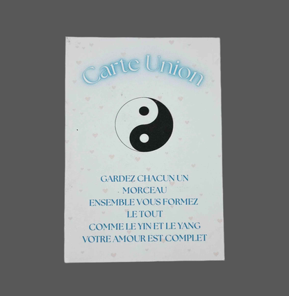 Carte Union en bois avec design élégant, fabriquée par Le Bois Elégant, montrant une finition soignée et un motif artistique.