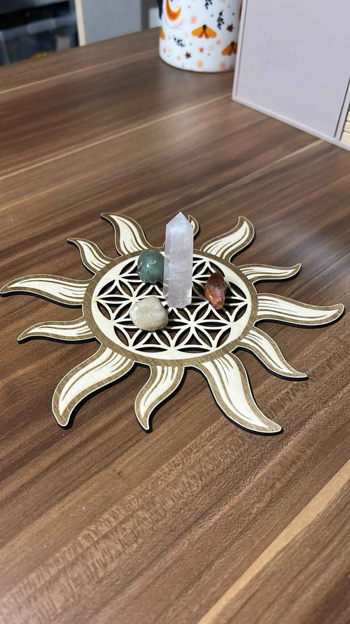 Plateau en bois Fleur de Vie Soleil de 22 cm de Le Bois Elégant, décoratif avec motif en relief sur surface naturelle.