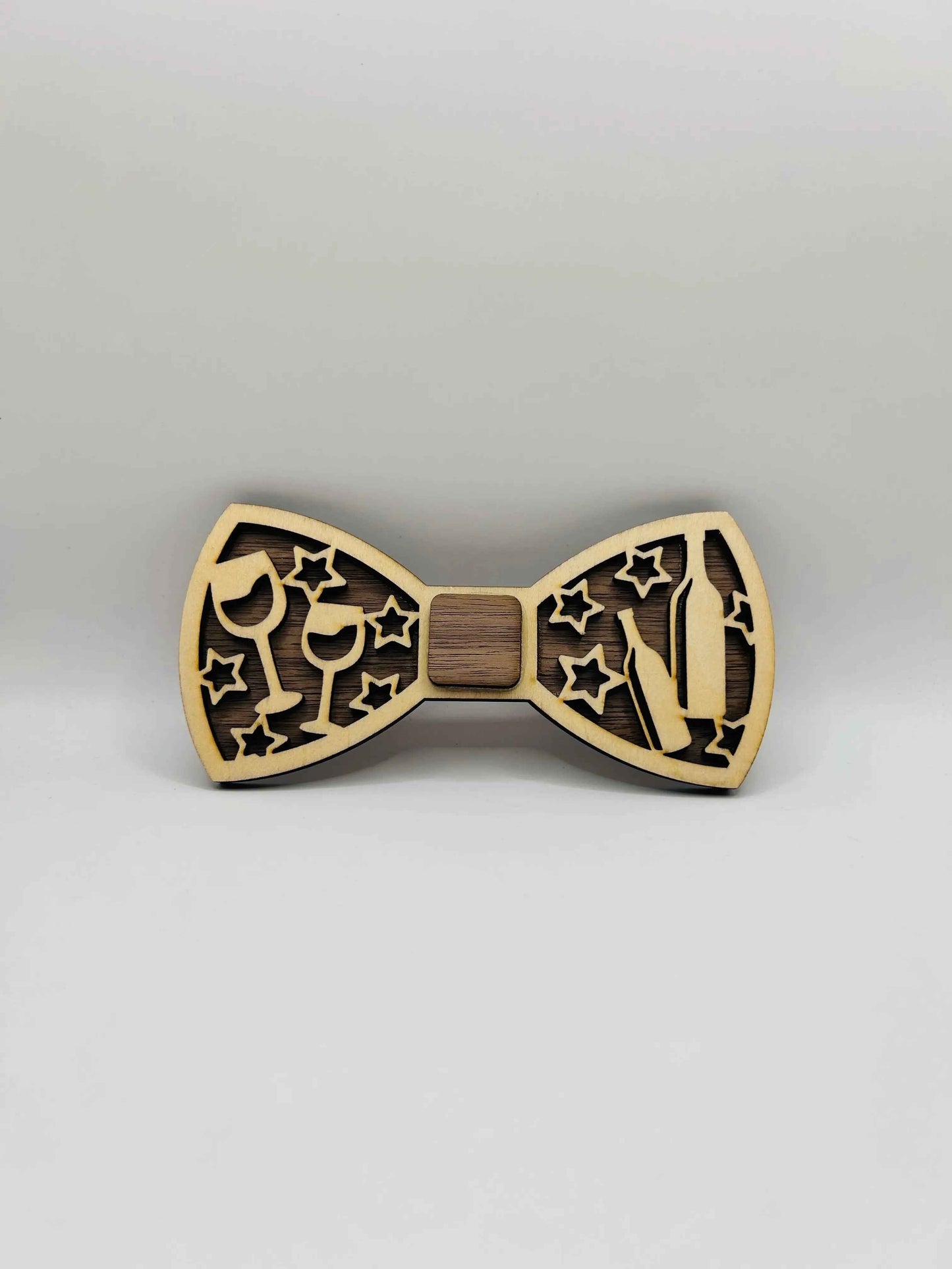 Noeud papillon en bois Le Bois Elégant, élégant accessoire de mode, avec finition lisse et design artisanal.