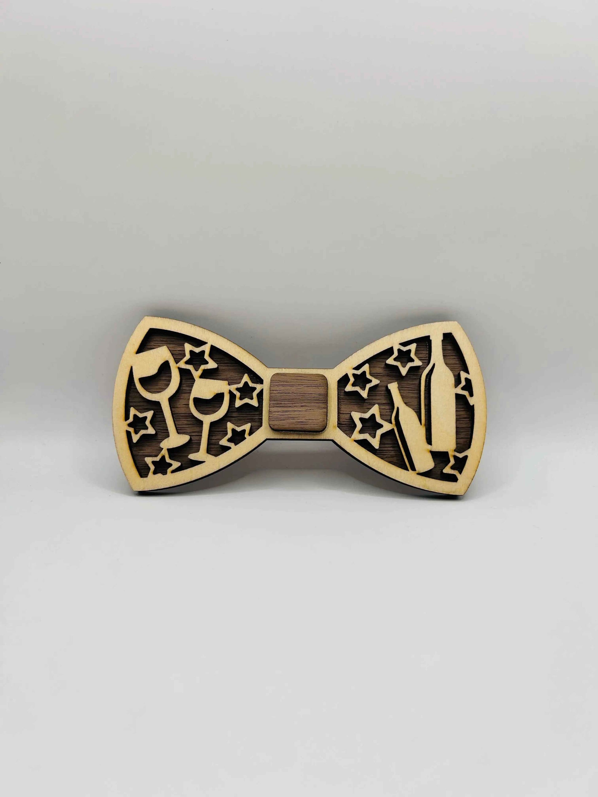 Noeud papillon en bois Le Bois Elégant, élégant accessoire de mode, avec finition lisse et design artisanal.