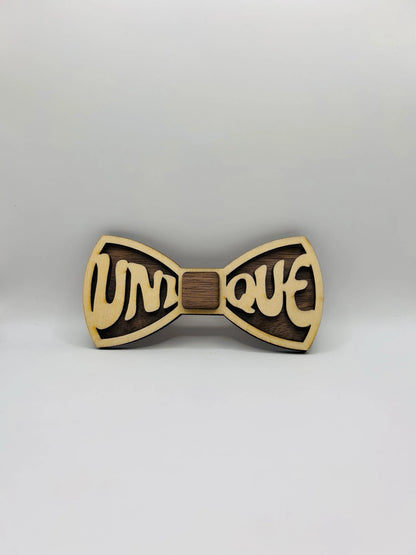 Noeud papillon en bois fabriqué par Le Bois Elégant, avec finition lisse et design élégant.