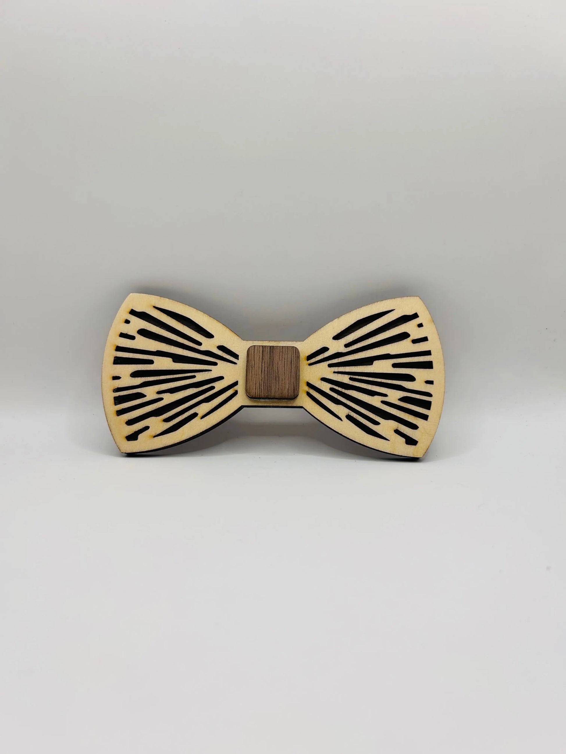 Noeud papillon en bois de la marque Le Bois Élegant, illustration détaillée du design élégant et naturel en bois naturel.