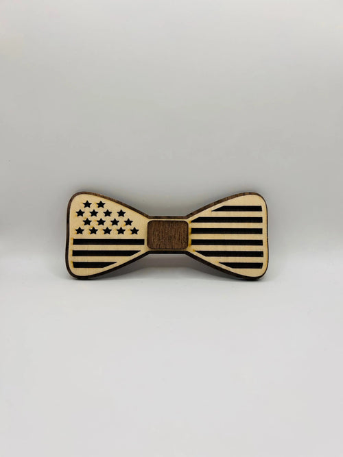 Nœud papillon en bois, vue de détail