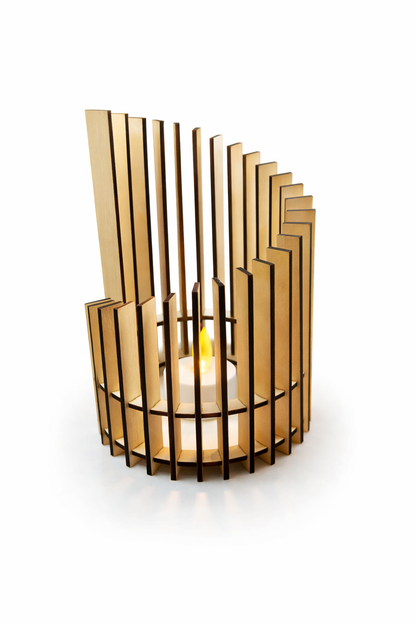 Photophore Aura en bois élégant avec bougie allumée, décoration chaleureuse et moderne pour intérieur.