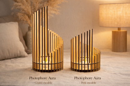 Photophore Aura en bois élégant avec bougie allumée, design moderne et chaleureux, idéal pour la décoration intérieure.
