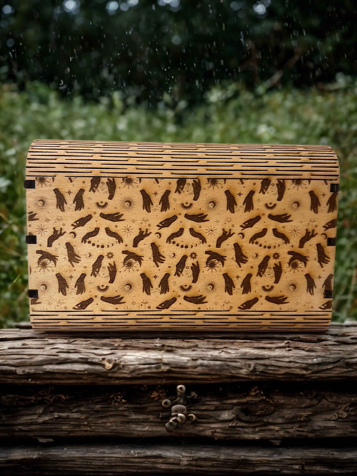 Sac Énora de Le Bois Elégant en cuir avec poignée, fermeture élégante et intérieur spacieux visible sur cette image.