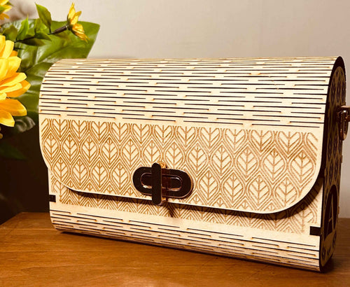 Sac en bois Mimi de Le Bois Elégant, élégant sac en bois naturel avec poignées en cuir et design sophistiqué.