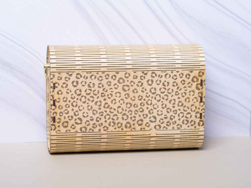 Sac en bois le sauvage en tilleuil de la marque Le Bois Elégant, vu de dos. Création artisanale