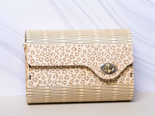 Sac en bois le sauvage en tilleuil de la marque Le Bois Elégant, vu de face. Création artisanale