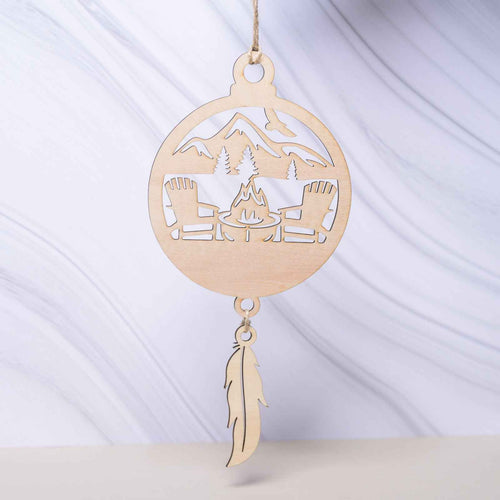 Attrape-rêves en bois artisanal de Le Bois Elégant avec chaîne et plumes, décoration bohème pour chambre.